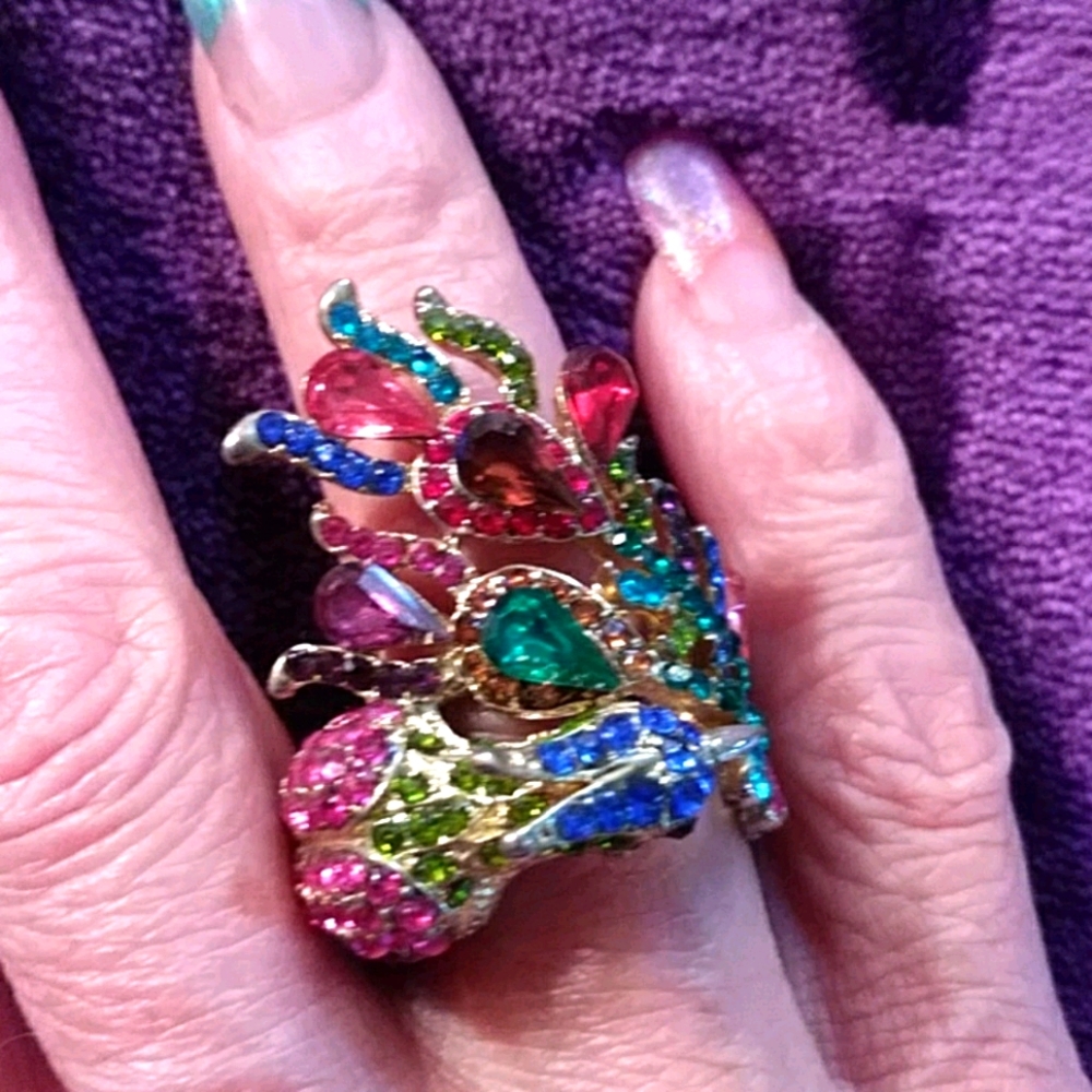 Fashion peacock ring